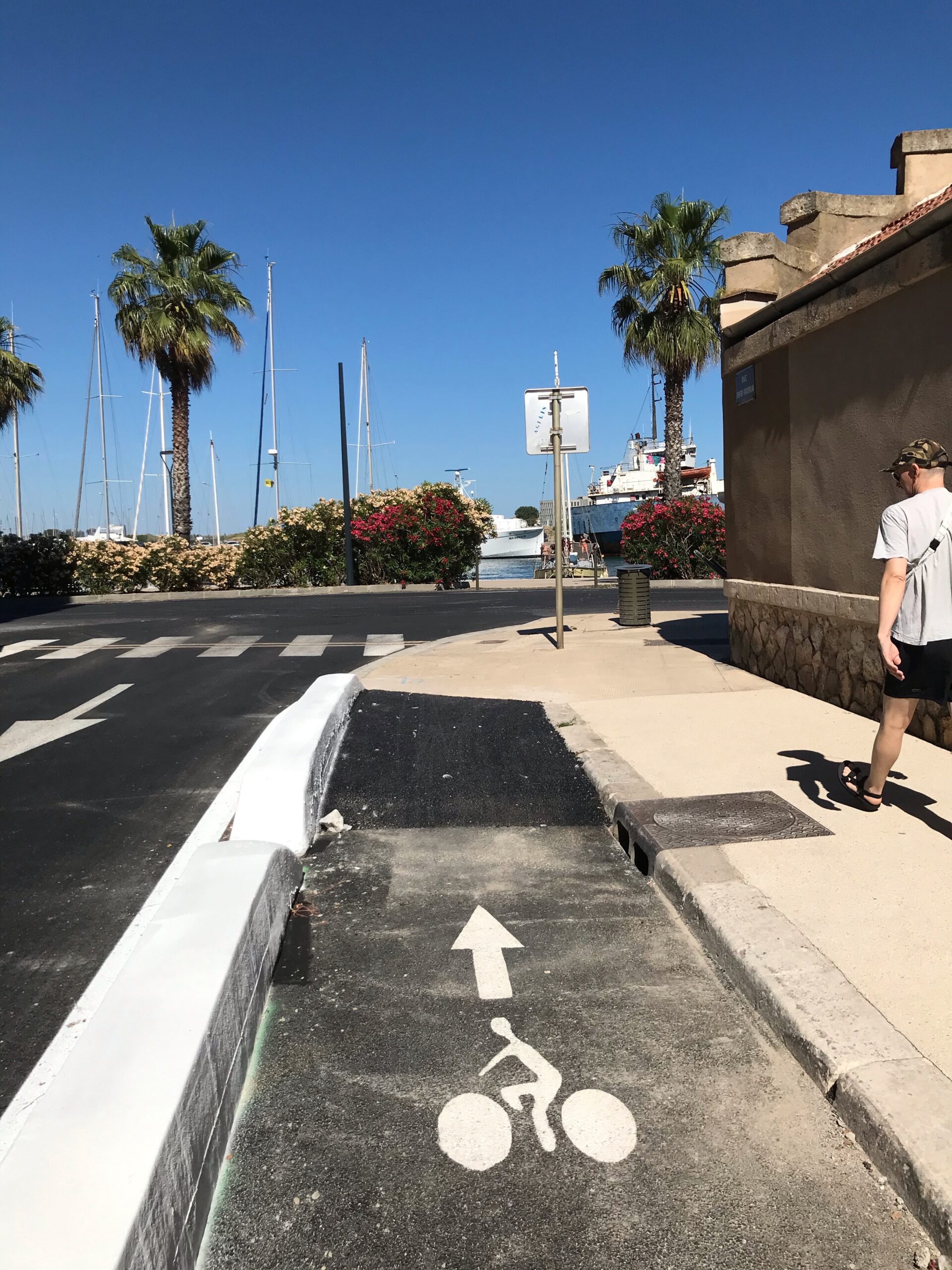Sète innove, un double-sens cyclable matérialisé, Rue Denfert-Rochereau