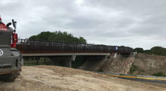 La passerelle de Poussan avance